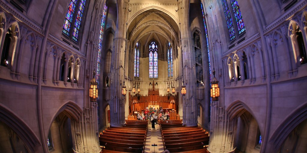 pittadmissions's tweet photo. Get a 360 view of the gorgeous @HeinzChapel on our virtual campus tour. https://t.co/dYtPiykNGE #Pitt2022 #H2P https://t.co/Eww2DJPQYg