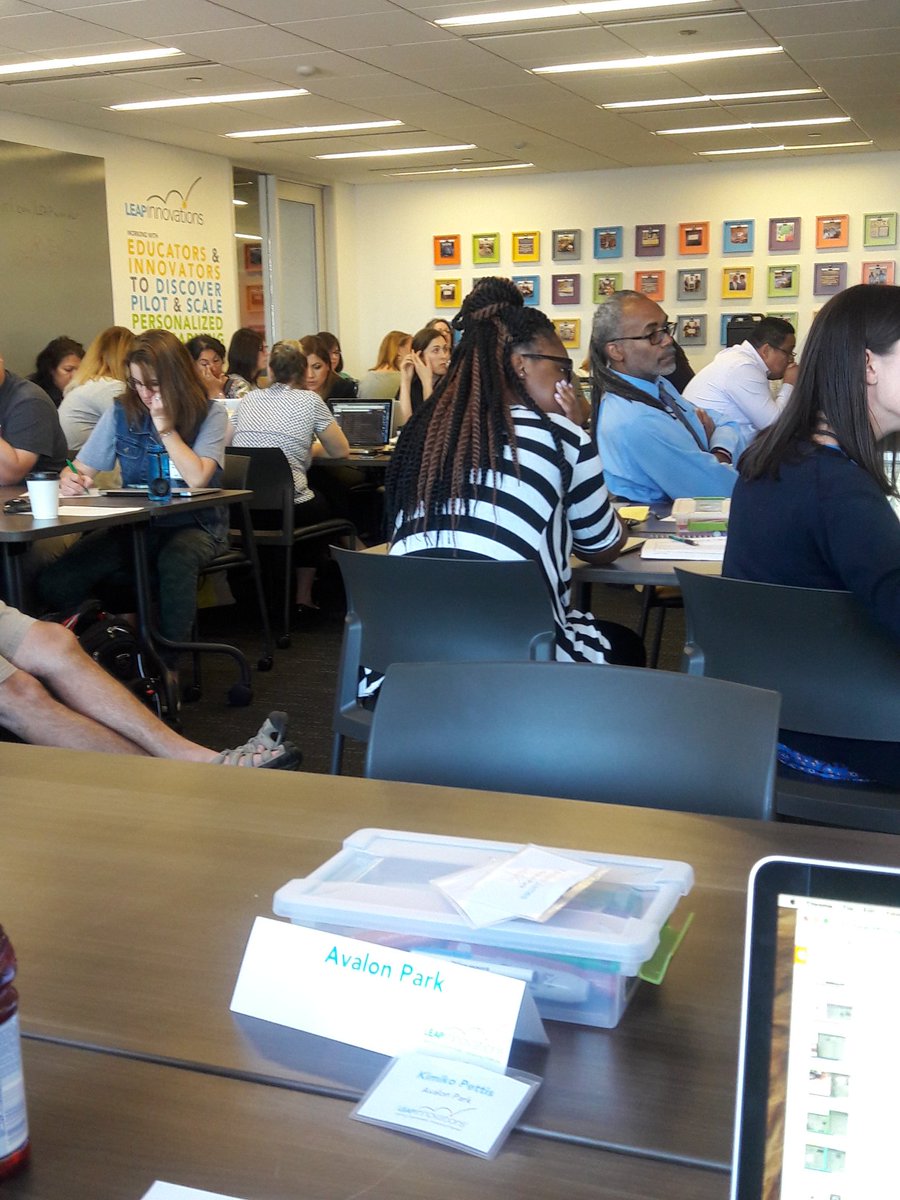 kcpteachertips's tweet photo. @leapinchicago Today, I attended another PD for personalized learning and it was a packed house as usual. https://t.co/LdtNq4D18N