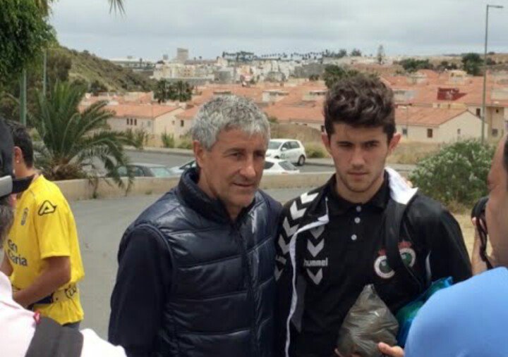 Info_UDLog's tweet photo. La UD Logroñés estaría interesada en la contratación de Laro Setién, hijo del ex #CDLog Quique Setién #UDLog 🔴⚫🔴 (Informa @Futbol_Secret) https://t.co/vK96fRs170