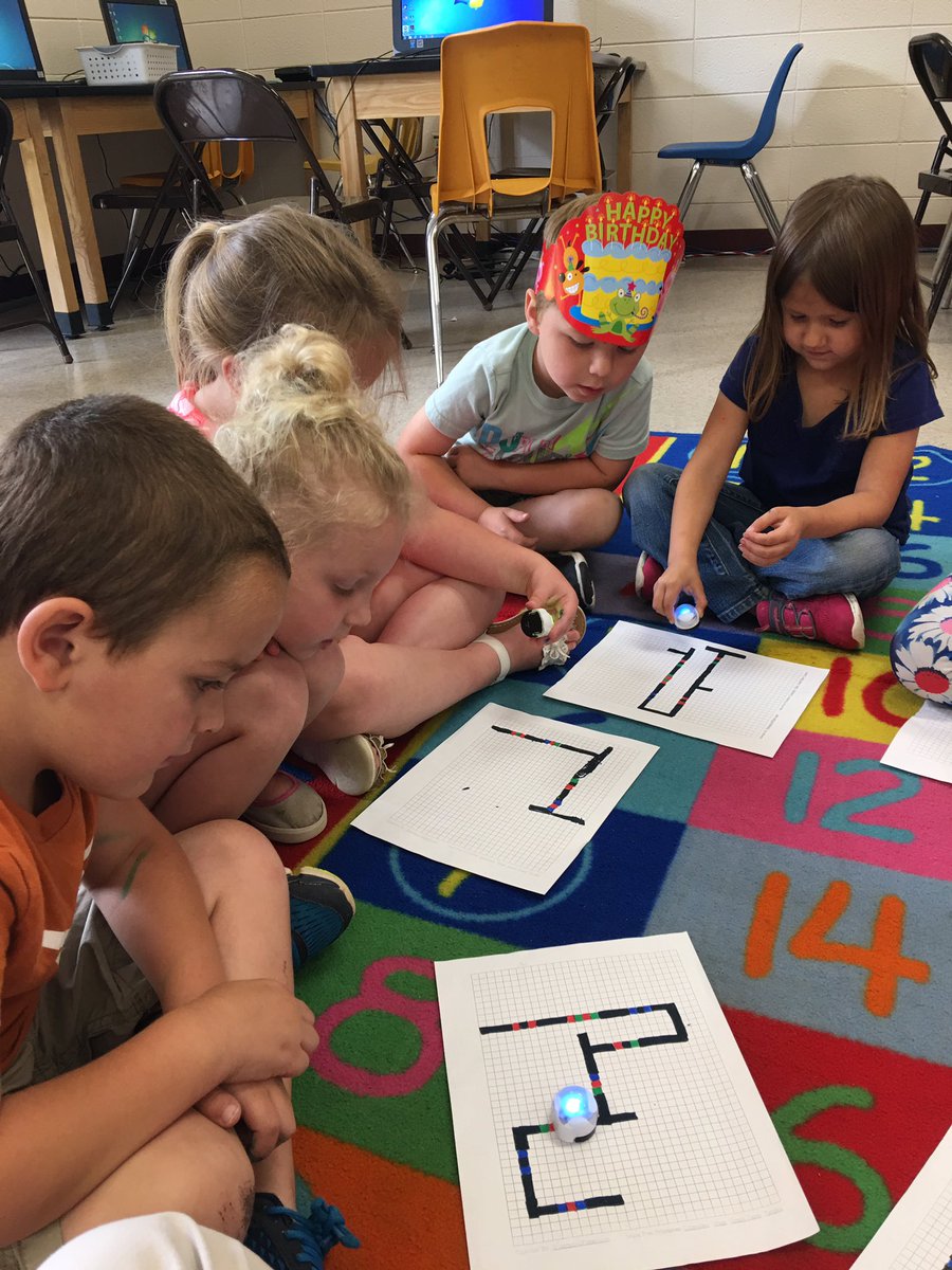 ParhamNatalie's tweet photo. @PreKinParadise learning to draw "road maps", learning pattern codes for #Ozobots! @monroe_schools @Hubbard_Elem @Curtis_5th_Hub https://t.co/PqOLH5GmJf