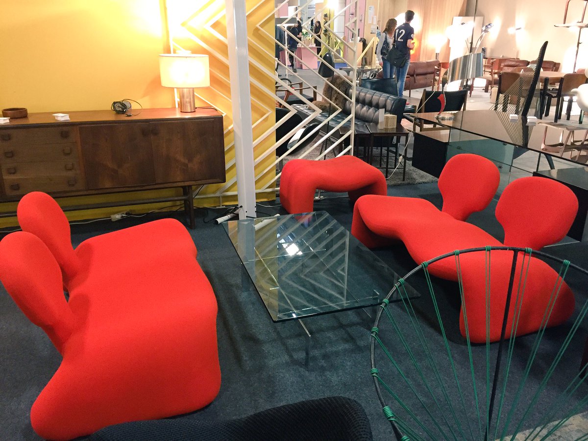 v_lorelle's tweet photo. Vous préférez #Eames en jaune ou #Paulin en rouge? Les #PucesduDesign c'est aujourd'hui jusqu'au dimanche 21 mai #PortedeVersailles #Paris https://t.co/B5MsCdY34m