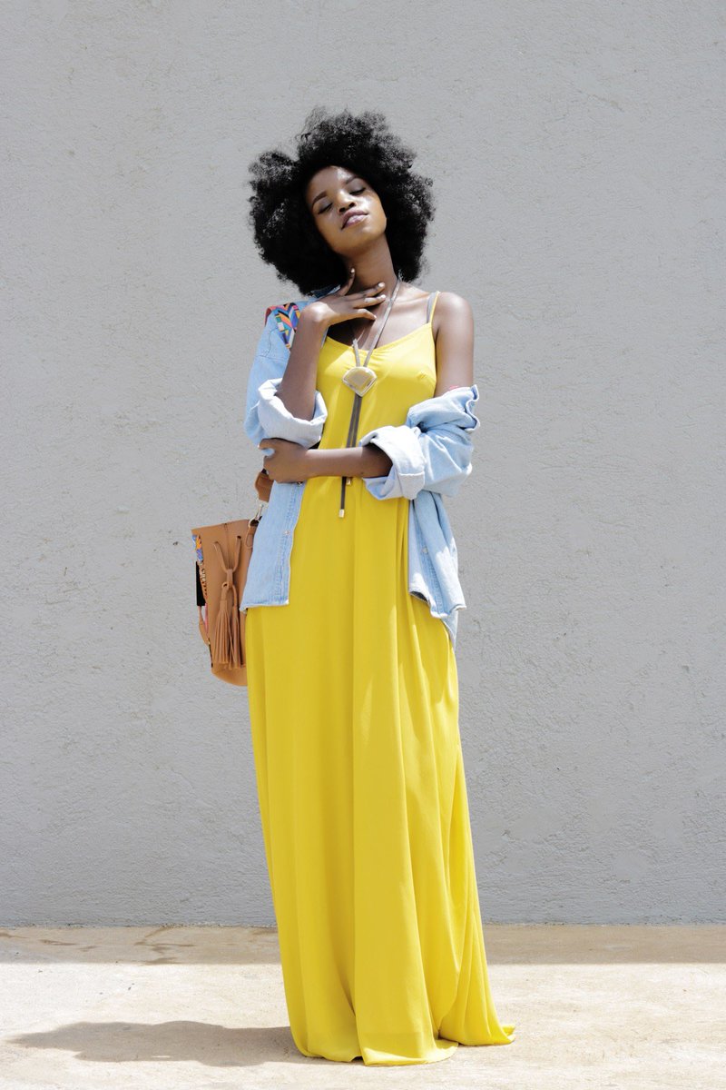 KweshUG's tweet photo. 🌼🌼 Major styling goals from @thirdlocal 

Complete feature on her blog 🌼🌼

Tent dress available at @boldinafrica

📷: @jonathanjab87 https://t.co/CZwQmx11jX