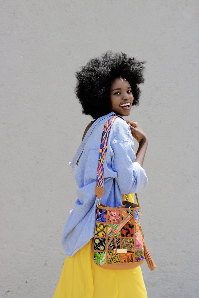 KweshUG's tweet photo. 🌼🌼 Major styling goals from @thirdlocal 

Complete feature on her blog 🌼🌼

Tent dress available at @boldinafrica

📷: @jonathanjab87 https://t.co/CZwQmx11jX