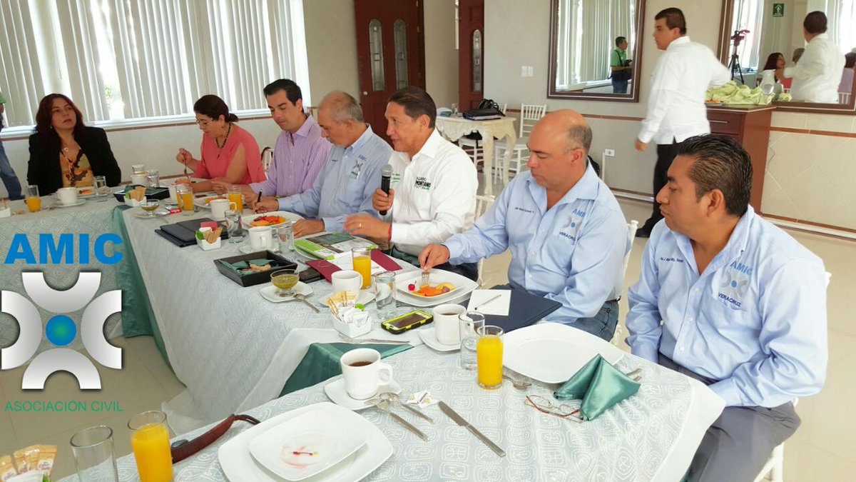 AMICVeracruz's tweet photo. Interesante y productiva charla con el candidato a la #Alcaldía de #Xalapa por #PRIPVEM, @lejandromontano
#SomosAMIC
#MiPymes https://t.co/irT4nZCNMi