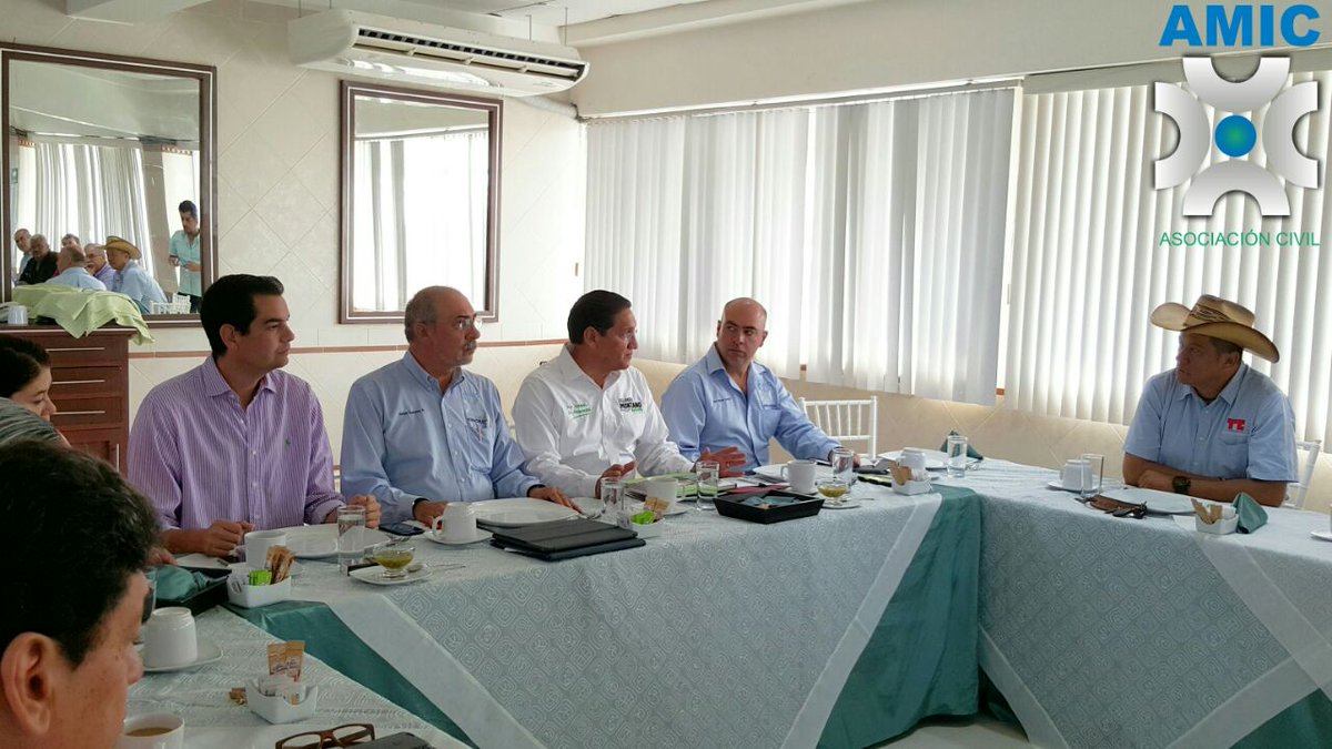 AMICVeracruz's tweet photo. Interesante y productiva charla con el candidato a la #Alcaldía de #Xalapa por #PRIPVEM, @lejandromontano
#SomosAMIC
#MiPymes https://t.co/irT4nZCNMi