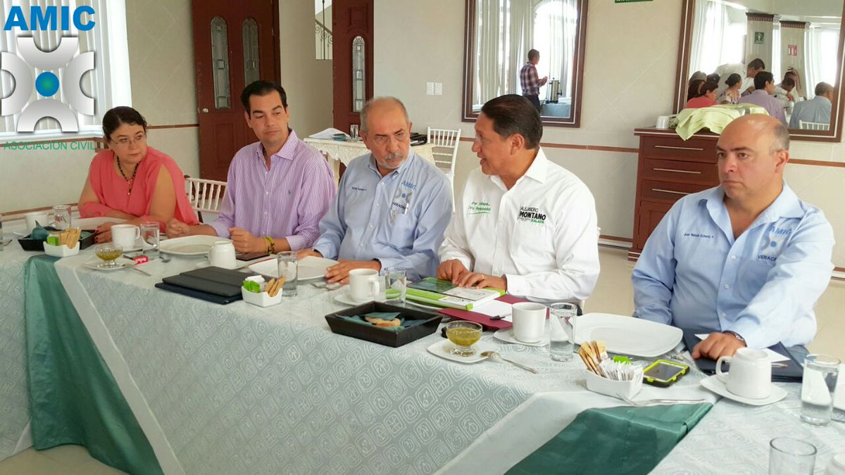 AMICVeracruz's tweet photo. Interesante y productiva charla con el candidato a la #Alcaldía de #Xalapa por #PRIPVEM, @lejandromontano
#SomosAMIC
#MiPymes https://t.co/vuSGPDzs9S