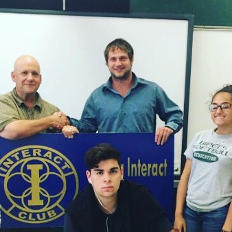 VarelaINTERACT's tweet image. Passing the torch of Interact !! 2017 !!