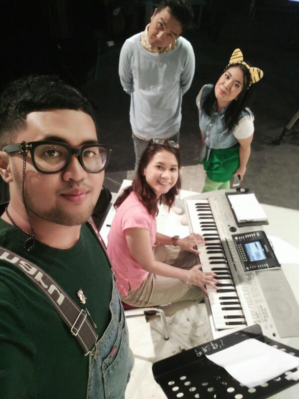 popzzle's tweet photo. Behind the scenes #AyoBernyanyiTVRI https://t.co/TbNvT1FtDP