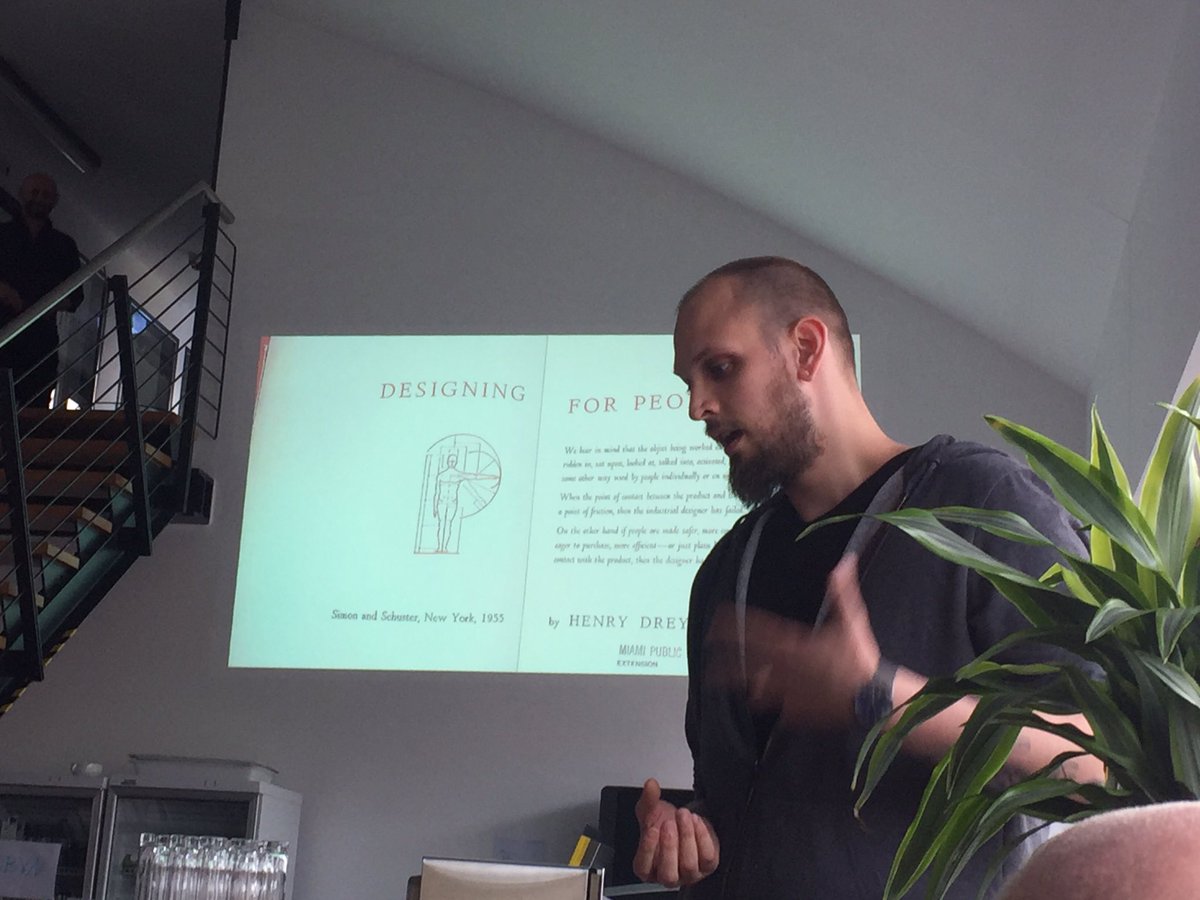 MobileDevFfm's tweet photo. Wir starten mit @czienskowski รผber User experience. #mobileffm https://t.co/l7DJdwRSRe