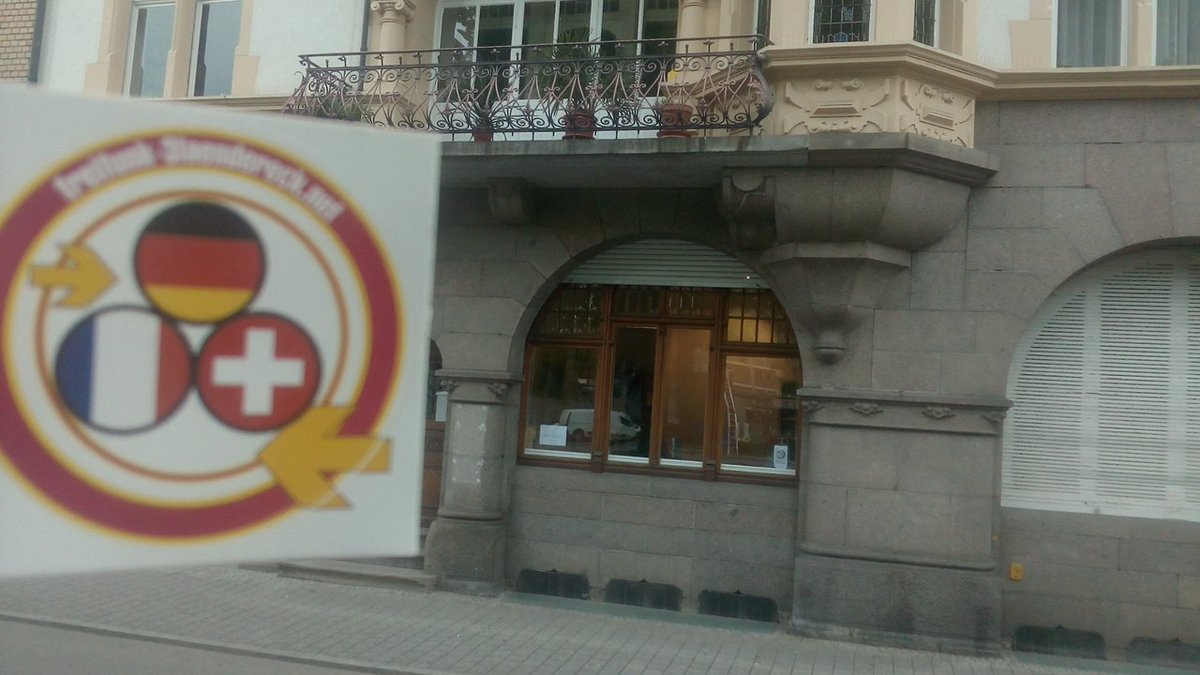 PiratKilian's tweet photo. Der Eingang #TechnikCafe am Busbahnhof in Lörrach ist jetzt der Stammtisch der #Freifunk-Community @FreifunkBasel @Freifunk3L https://t.co/kv3476qTNW