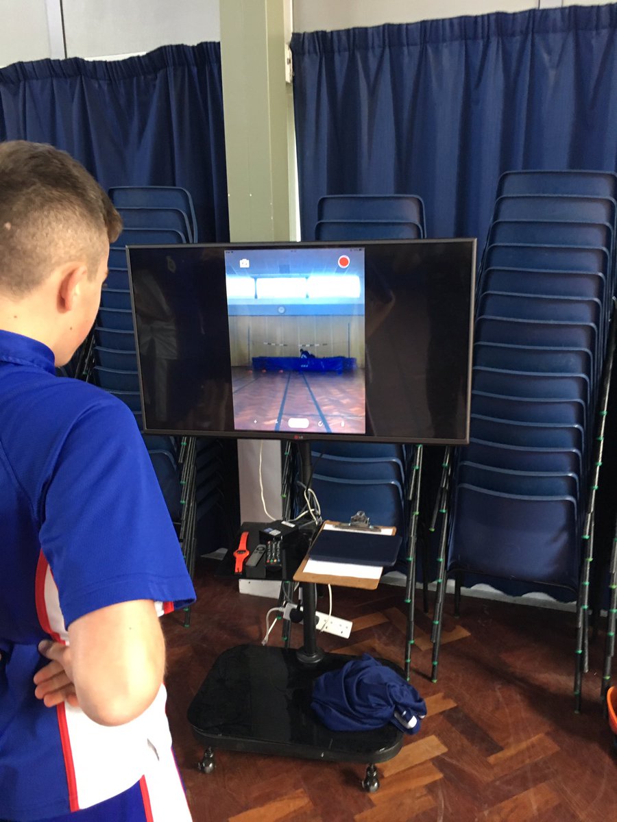 TRNPEteacher's tweet photo. @LSNPEteacher @TLMountbatten Mr Nash using a 10sec delay on video footage so that yr8 could get personalised feedback of their own jumps! https://t.co/LPazTMq4QZ