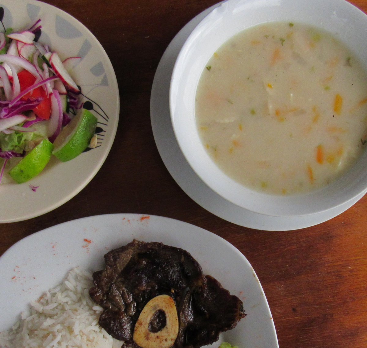 latitudefad's tweet photo. #menudeldia pescado en salsa de vino blanco 😍 con dedos de pollo a la plancha de principal, postre fresas con crema +sopa+bebida y ensalada. https://t.co/WbxEXceEVk