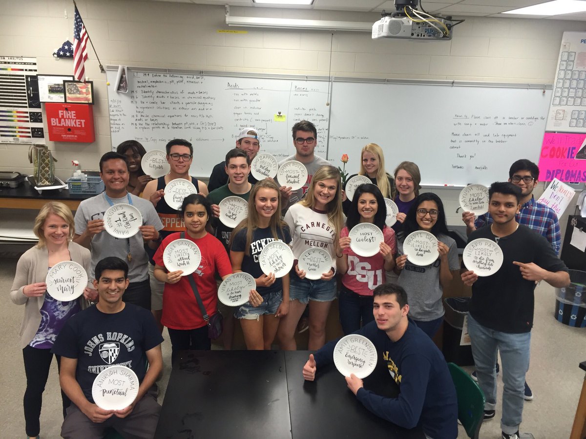 CookChemistry's tweet photo. Seniors and juniors honoring each other with awards and pancakes #NAHSPeace2017 #APChemfamily @Dwight_Carter https://t.co/4WseEsoJW5