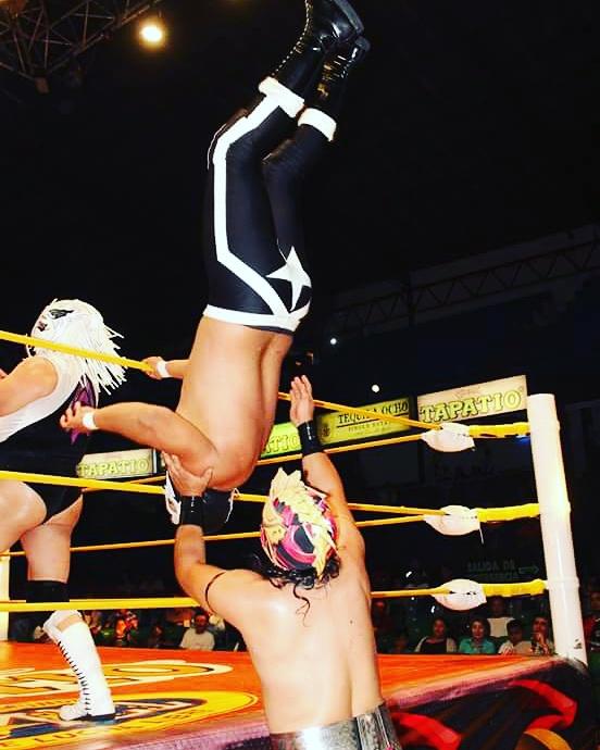 StarBlackCMLL's tweet photo. #SinMiedoPorElCielo https://t.co/F2t05IAnp8