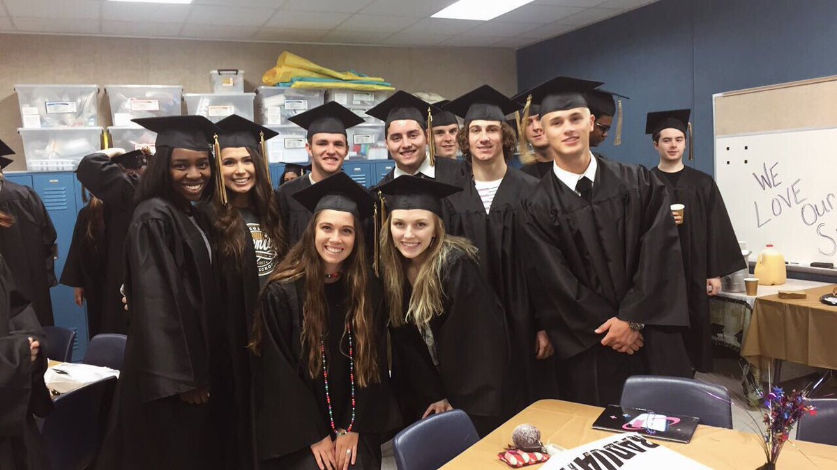 macymichelle12's tweet photo. morningside mustangs forever :') https://t.co/ZTDnrmaMjv