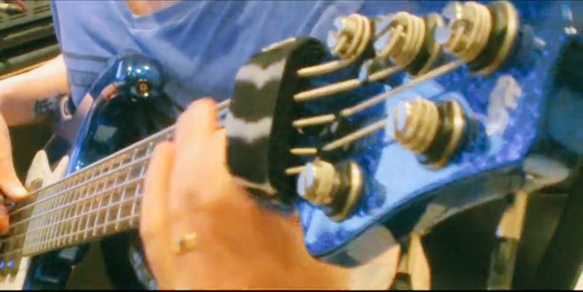 jamescroftsbass's tweet photo. The 'Rumours' were true! Here's another video for you https://t.co/fglG9wTT9I #ashdownamps #simssuperquadpickups by @MartinSimsGuita https://t.co/vTvysEIqcE