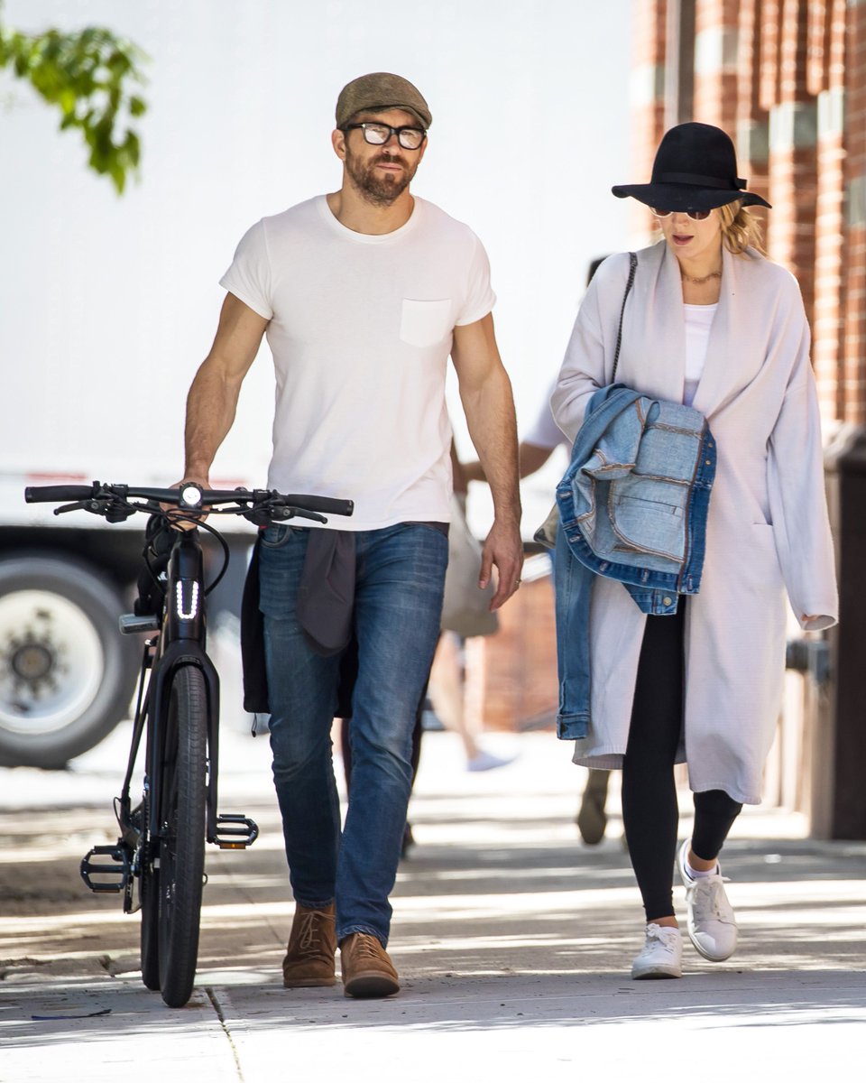 chrisbrineybrs's tweet photo. Blake and Ryan out and about in New York City yesterday.
https://t.co/h1jmT0YUOr https://t.co/NGAxnwgYzW
