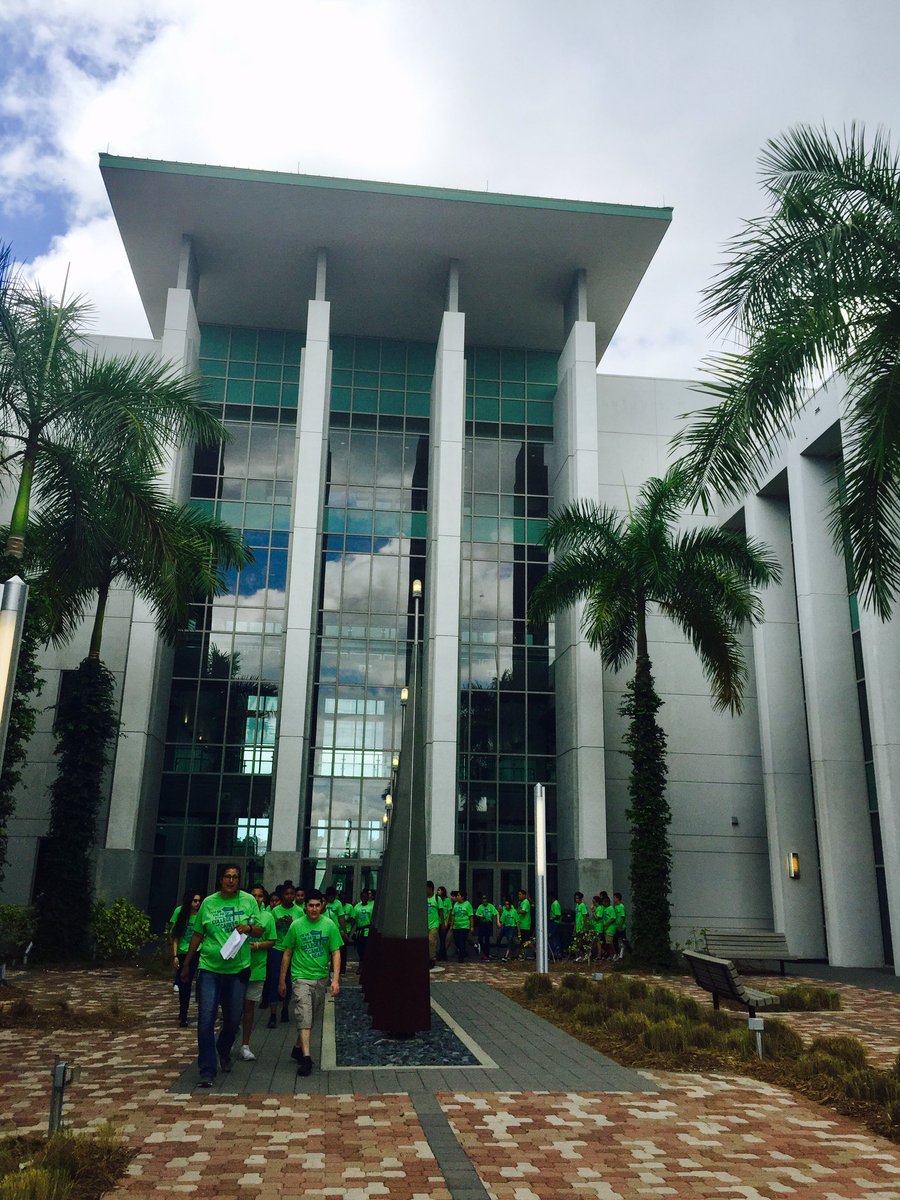 CounselorsSOAR's tweet photo. @GGM_SOARS had a fun and educational day touring @fgcu with our 7th graders! Thanks to @collierschools and @fgcu for a great experience! https://t.co/89AYLzkJH2