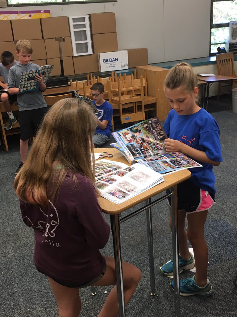 Brookwood5th's tweet photo. Looking through all our memories from the year with our yearbooks! #ourSMSDstory #brookwoodpride #lastdayofschool https://t.co/Sbz0yyPksS
