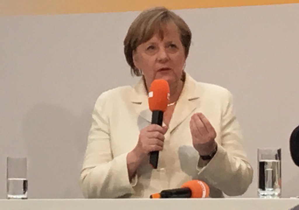 kp_hesse's tweet photo. 2030 gibt es 6 Millionen Erwerbstätige weniger  - wir müssen jetzt Fachkräfte ausbilden! Merkel bei #cnight2017 https://t.co/VOAAoEmk2l