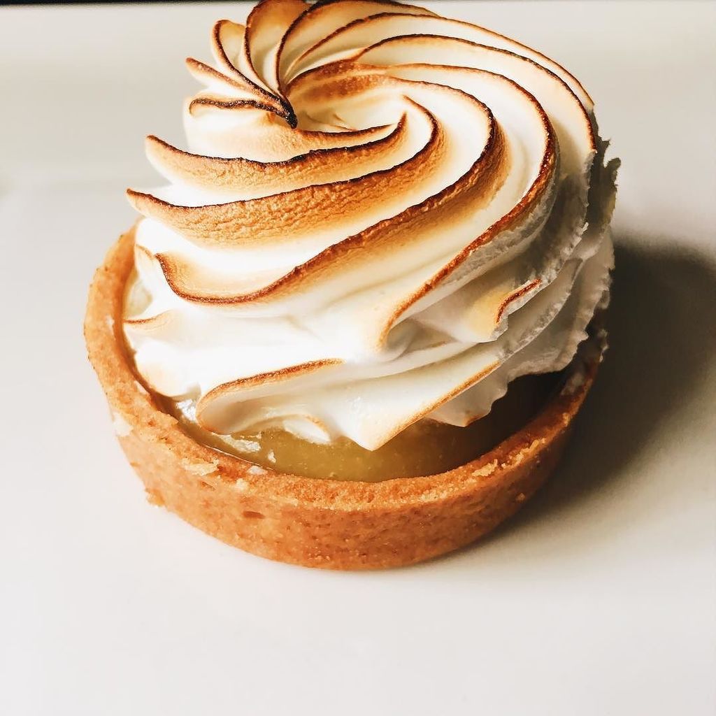KitchnWhisperer's tweet image. This amazing lemon meringue tart from Bittersweet Bakery took away all the troubles of the day. All textures you c… ift.tt/2rvEx59