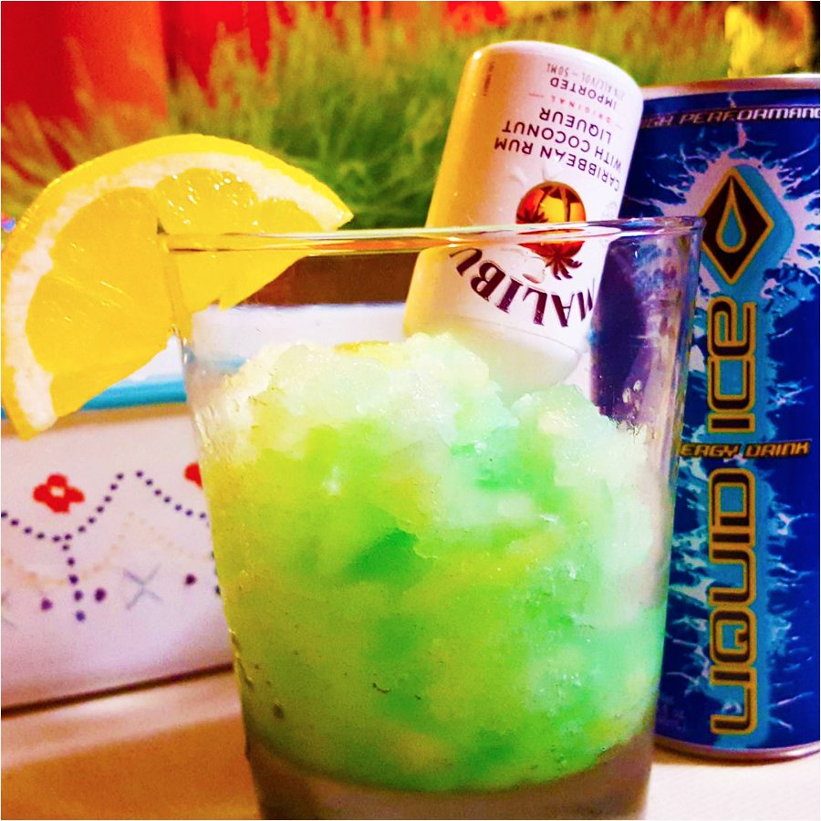 Drink_LiquidIce's tweet photo. #LiquidIceBlue #Rum #CrushedPineappleJuice #MalibuRum #Pineapple #PineappleJuice #liqueur #tipsy #tipsybartender #cocktail #cocktails https://t.co/uZg4Kr9mCi