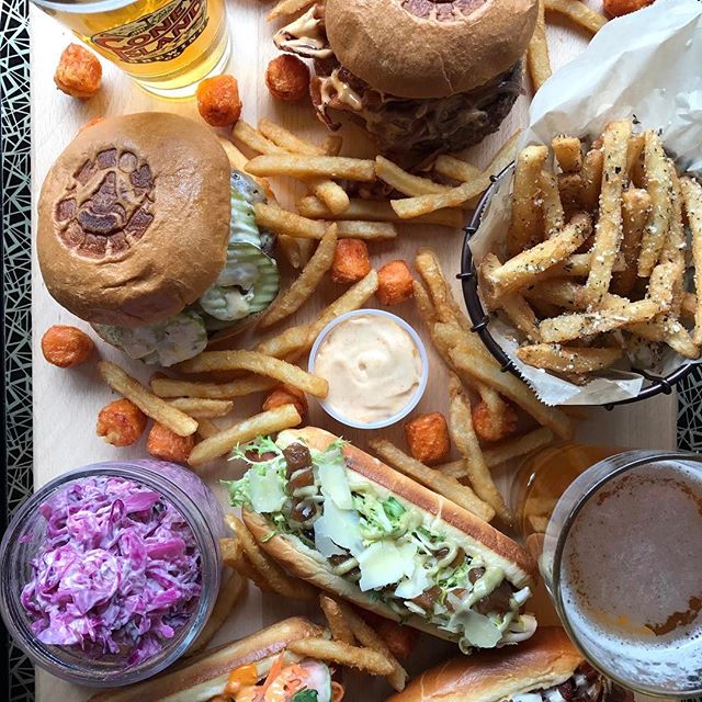 kingsofkobe's tweet photo. Our roasted garlic aioli goes with everything. If we could drink this stuff we definitely would. #KingsofKobe #nyceats #aioli #fries #burger https://t.co/WjFwEViQ7y