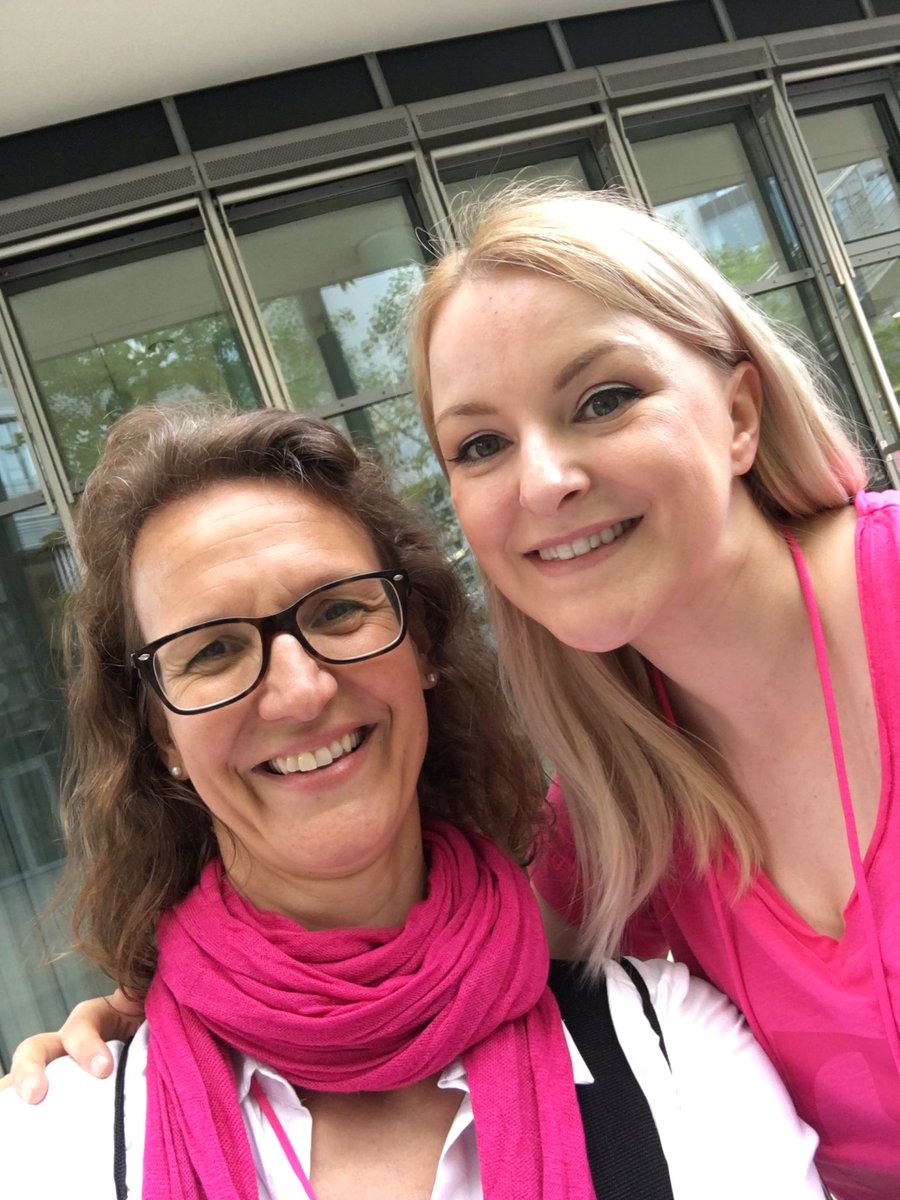 Bonnentdecken's tweet photo. Das ist Steffi @coffeeandsteph von der @deutschetelekom #igerstelekom #telekomdoors @igersbonn #instawalk https://t.co/P2B1ZclvTn