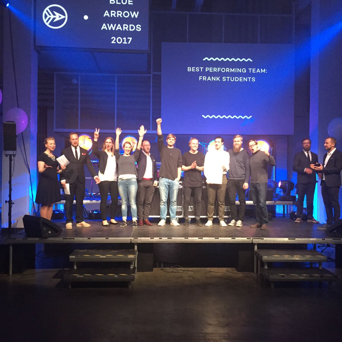 Uudet kollegamme pokasivat Best performing team -palkinnon Blue Arrow Awards -gaalassa. Onnea upeasta työstä! #bluearrowawards