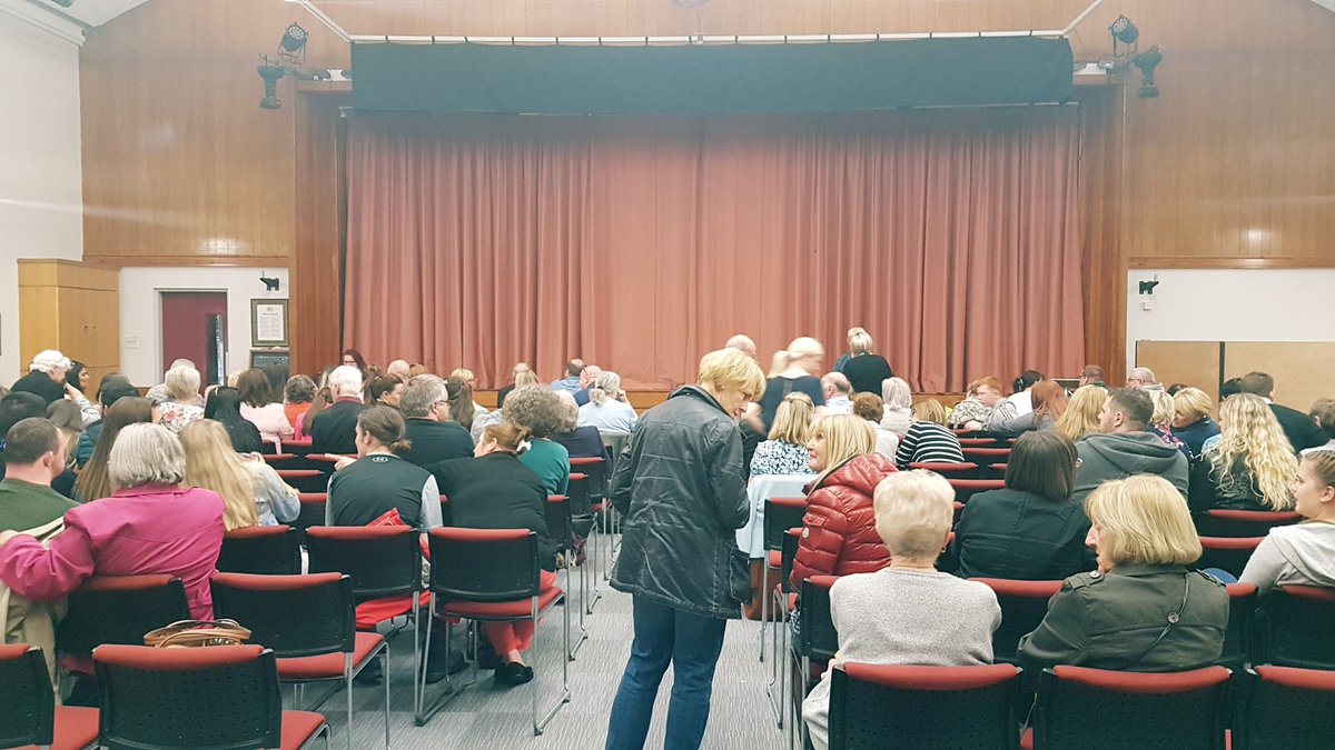 PSSpeople's tweet image. Waiting for the curtain to go up at #makingdays South for their Spring play Willy Wonka #excited