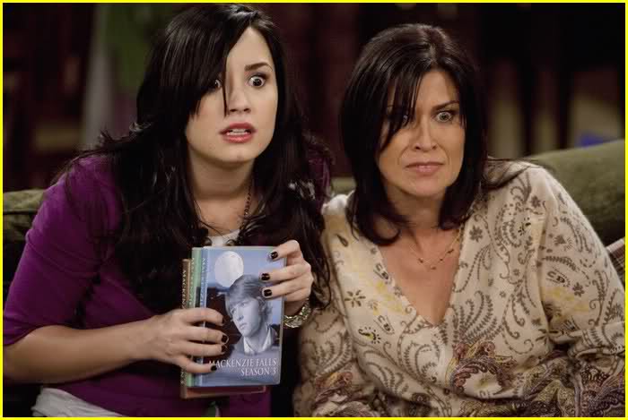 chaosmikhailo's tweet image. 55. SUNNY ENTRE ESTRELLAS
-CHEQUÉALO
-Cuando Demi se fué ya no valía nada
-Zora estaba loquísima
-Mackenzie Falls invented drama
-Tawni diva