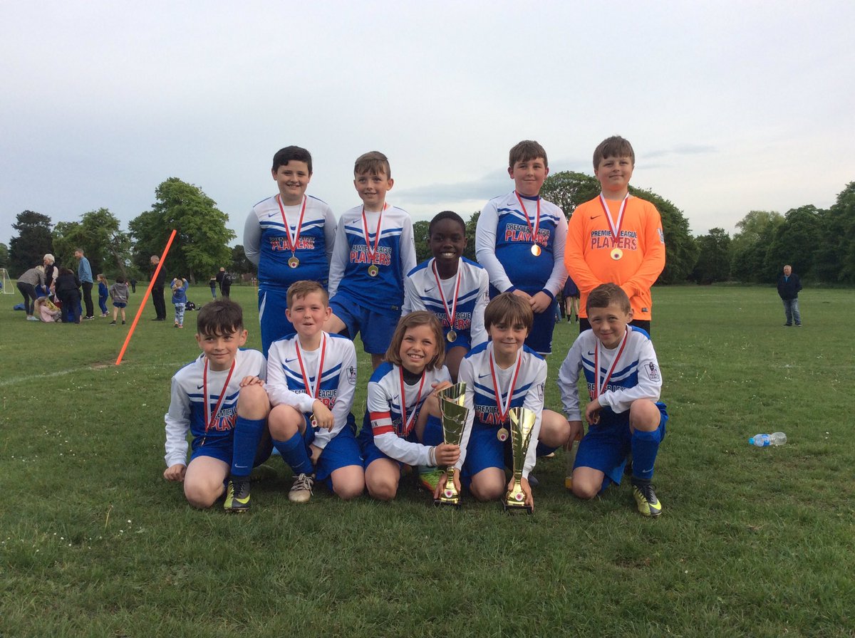 OliPrimary's tweet photo. City Football Champions 16/17! Well done to our boys! Great final vs @stnicsliv 8-4! #champions #winnersaregrinners https://t.co/rfNWSTxp0N