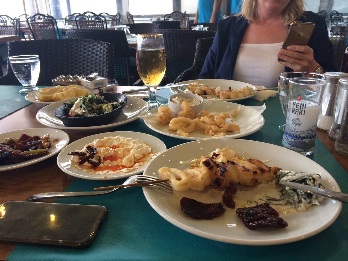 sibelsedat1's tweet photo. Rakı and fish time https://t.co/vGReJPNjt1