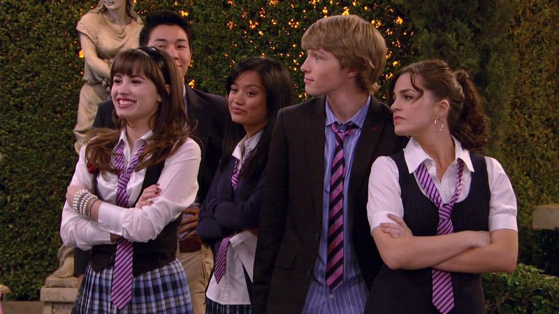 chaosmikhailo's tweet image. 55. SUNNY ENTRE ESTRELLAS
-CHEQUÉALO
-Cuando Demi se fué ya no valía nada
-Zora estaba loquísima
-Mackenzie Falls invented drama
-Tawni diva