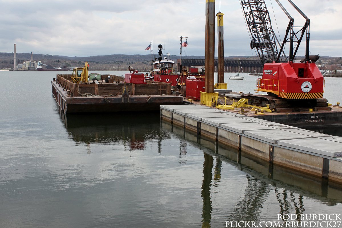 RodBurdick's tweet photo. Lower Harbor activity (5/11/17)
#marquette #johnrasher #kayeebarker #lowerharbor #tug #lakesuperior #greatlakes https://t.co/vfHwMSOJUK
