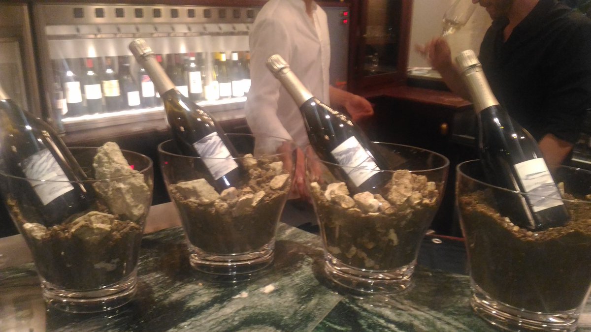 JeromeGagnez's tweet photo. Présentation des #Contrées 2008 chez O Château. 4 cuvées parcellaires des Riceys par 3 vignerons ricetons. Grands terroirs de l'Aube. https://t.co/7mrbpBUJch
