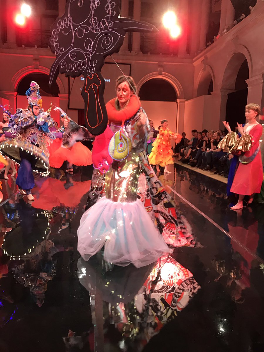 lucie_dhog's tweet photo. #3rdyearproject celebrating Diwali - Twinkling lights, multi-textures &amp; birds of paradise #ECACostume @eca_edinburgh https://t.co/5GDBkyZMcG