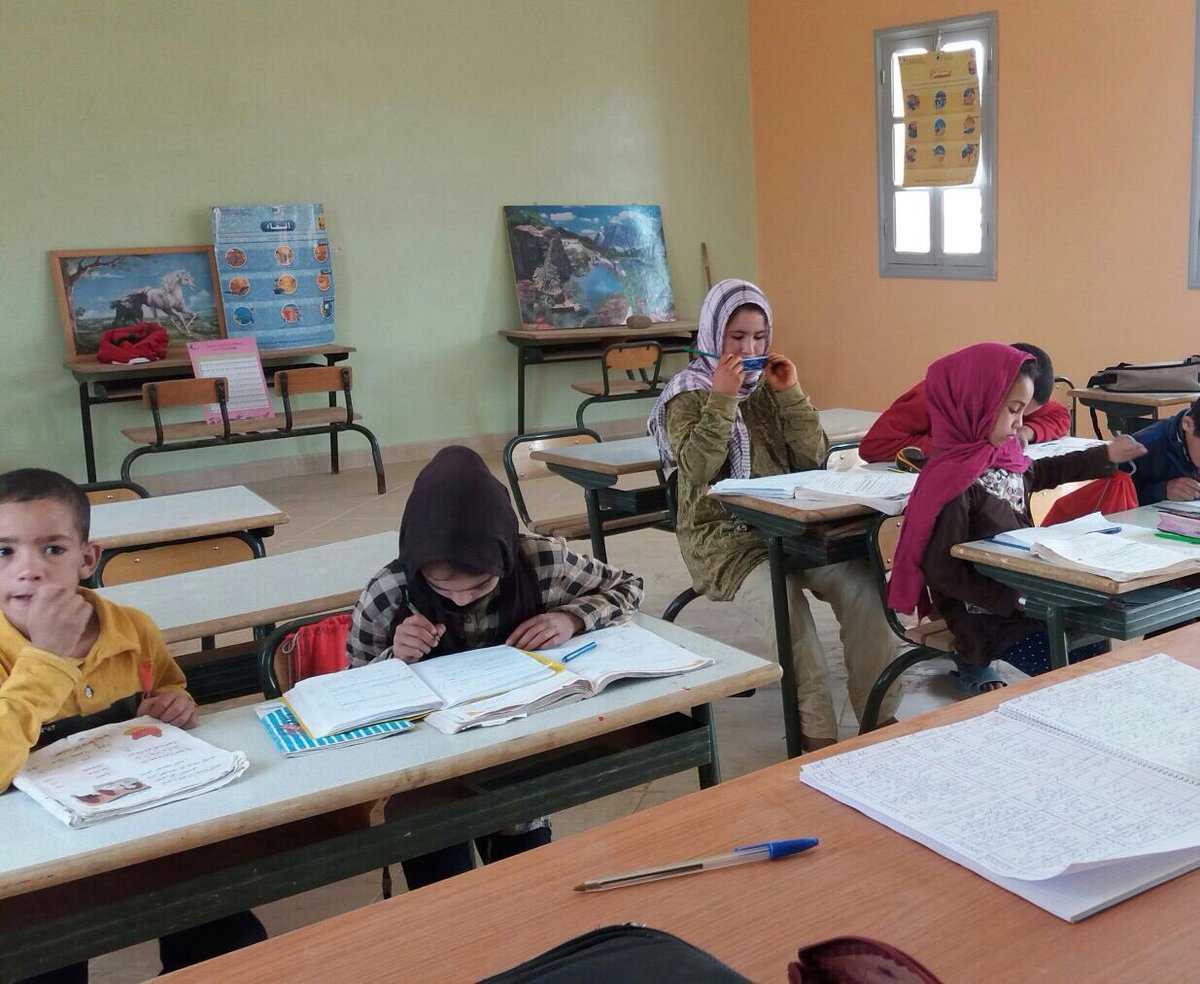 _Amixem's tweet image. Tellement content ! L'école qu'on a construit tous ensemble au Maroc est terminée 😃! Énormes bisous à @Enfantsdudesert ♥️