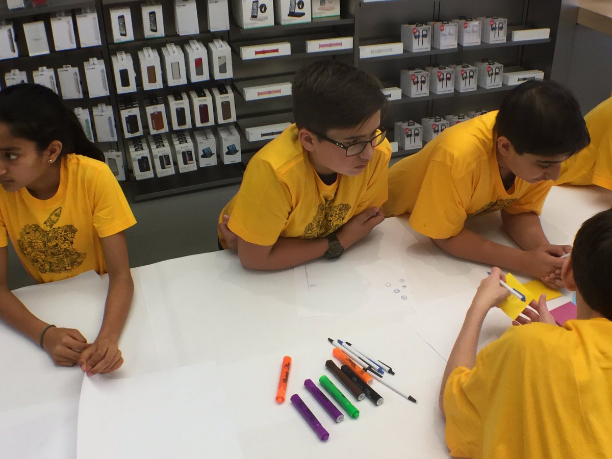 OrefieldMS's tweet photo. Good times today at the Apple Store LV! Thank you PSD and Apple Store for this awesome adventure!!! #omsjags #springhousems #psdttt @Apple https://t.co/bmPBoiYMYL