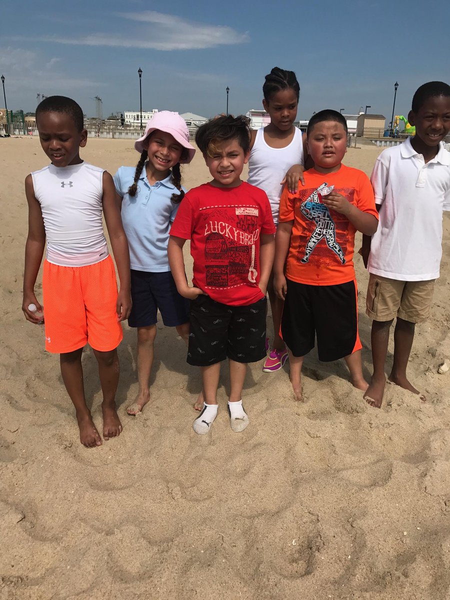 Mrs. Puzino &amp; Ms Morris' class on AP Beach 5/18/17.