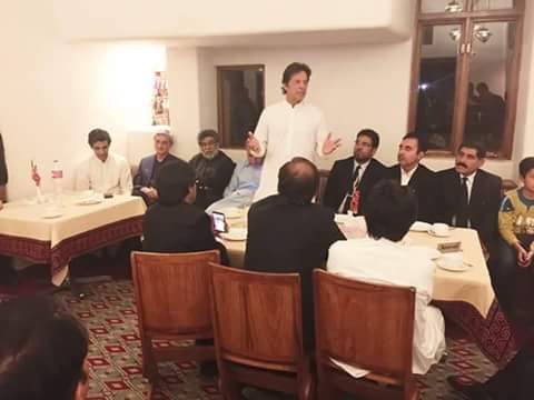 PTIDGKOFFICIAL's tweet photo. Chairman @ImranKhanPTI met lawyers in his Quetta visit #IkInQuetta https://t.co/aaJtI3baiw