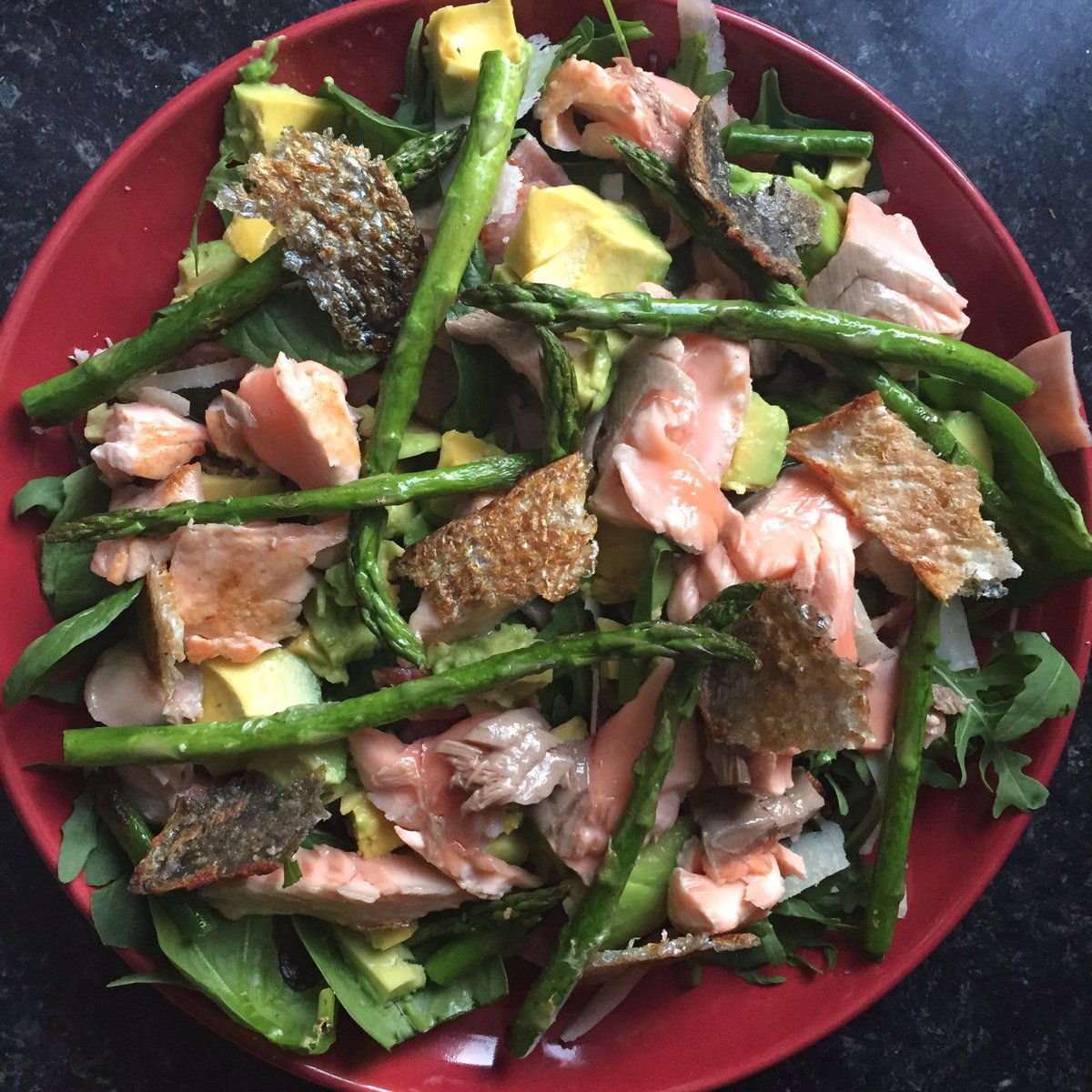 dbleach1803's tweet photo. Dinner salad, done. #salmon #crispyskin #avocado #asparagus #food #foodporn #parmesan #salad #spring #green https://t.co/uJ8gqUkDp4