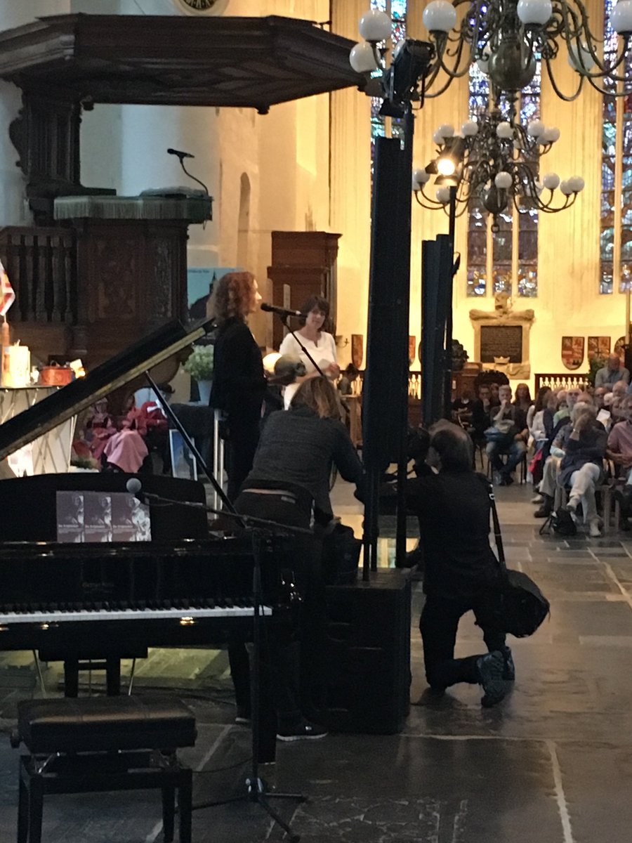 We zijn live! Presentatie van de 32 projecten <a href="/underdetoer/">underdetoer</a>. En wat een opkomst #grotekerkleeuwarden