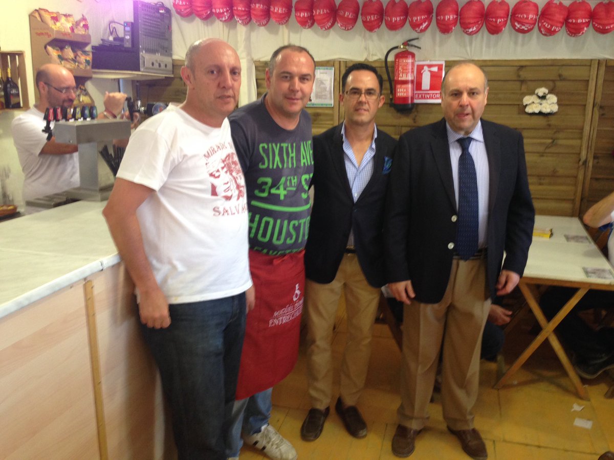EPenitencia's tweet photo. RT @uhhjerez: La @uhhjerez visita caseta @Salvacion091113 https://t.co/xrl6GffWg6