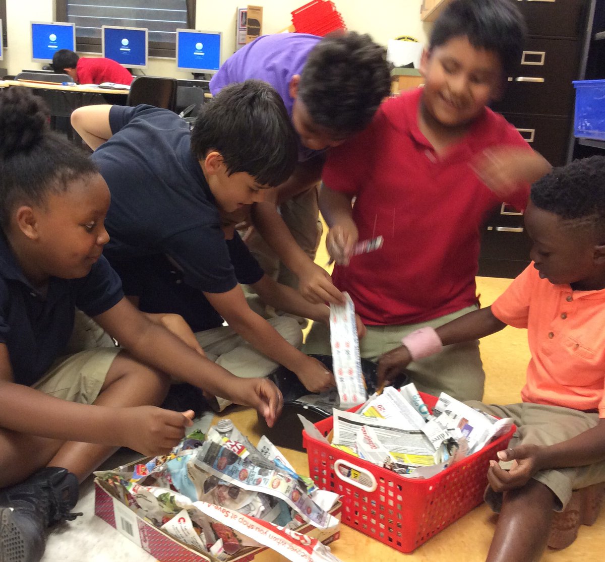grade2pse's tweet photo. Paper-machè  time! Volcanoes are looking good 🌋👍🏼 #sciencefair #stemnight #ccpssuccess @ParksideProud https://t.co/M4JiHcZlTC