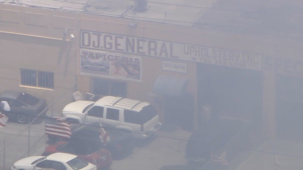 WATCH IT LIVE: A wildfire is raging near businesses in Southwest Miami-Dade bit.ly/2qBja2h https://t.co/7BmIl28ZcP