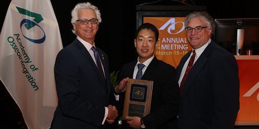 AcademyOsseo's tweet photo. Read all about it! New #AOCONNECT series highlighting original #dental research with @ColumbiaCDM's Justin Kang! https://t.co/AVYqtl1wzc https://t.co/ng86Oosye0