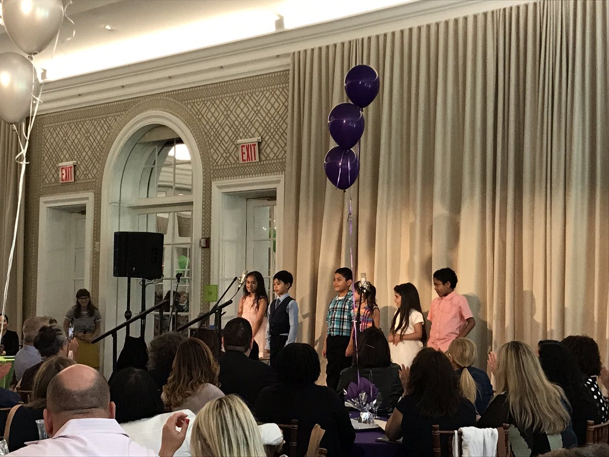TCAdvancingLit's tweet photo. Amazing 2nd grade poets from PS15 in Manhattan sharing their poetry with NYC principals πππ #tcrwp https://t.co/BJ4gnmiNIA
