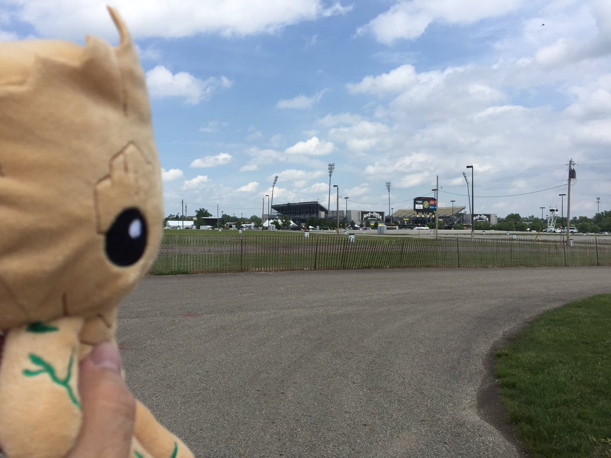 ticktock00's tweet photo. #BabyGroot is busy making friends and ready to rock out at @rockontherange 🤘🏻#AdventuresWithGroot @gofooji @Guardians @ROTRFanPage https://t.co/1fmiXsie2F