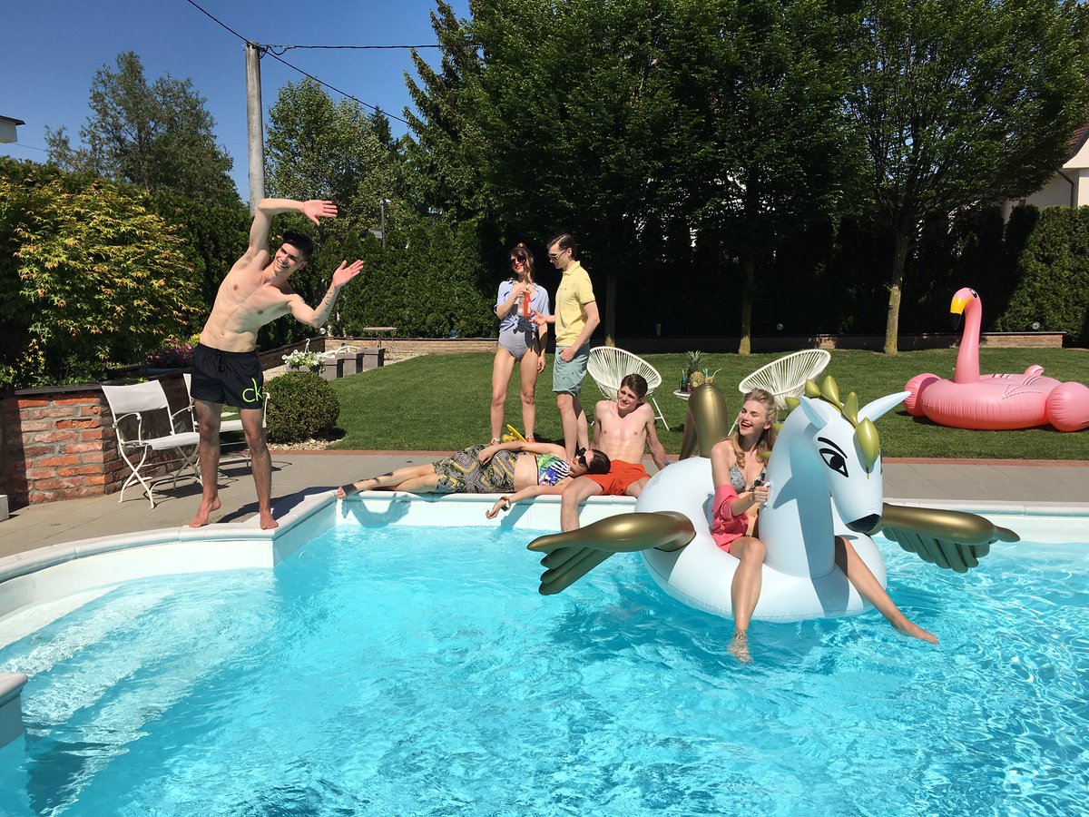 sonce_net's tweet photo. Prvi pogled v zakulisje snemanja poletne številke naše najljubše revije. #metropolist #cityparkljubljana #behindthescene #workingmodeon https://t.co/TnzapOpmaF